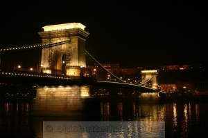 Zoom in Chain bridge Lánchíd