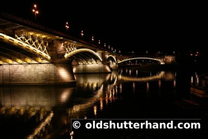 Zoom in Margaret bridge et night Margithíd éjszaka