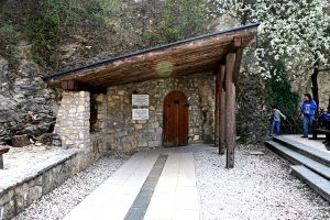 Zoom in Pálvölgyi cave exit